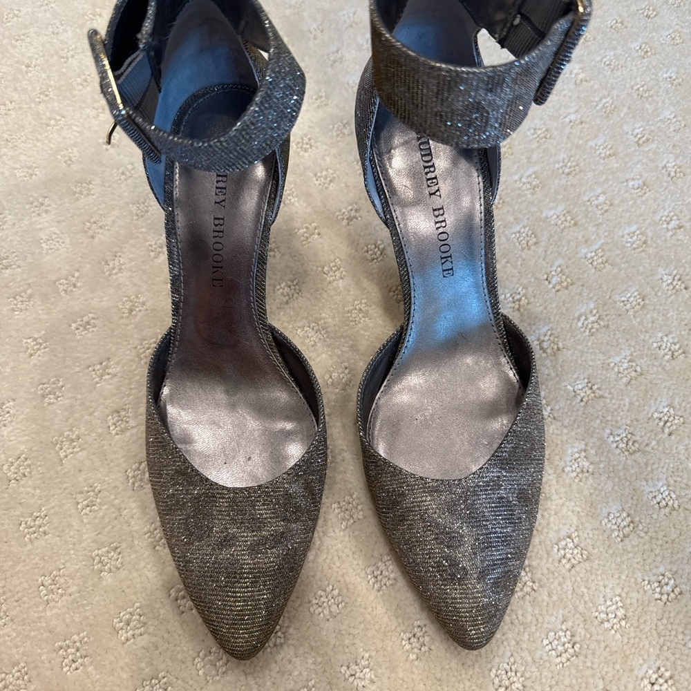 Audrey Brooke Metallic Ankle Strap Pointed Toe Heels | Size 7M - Picture 2 of 7